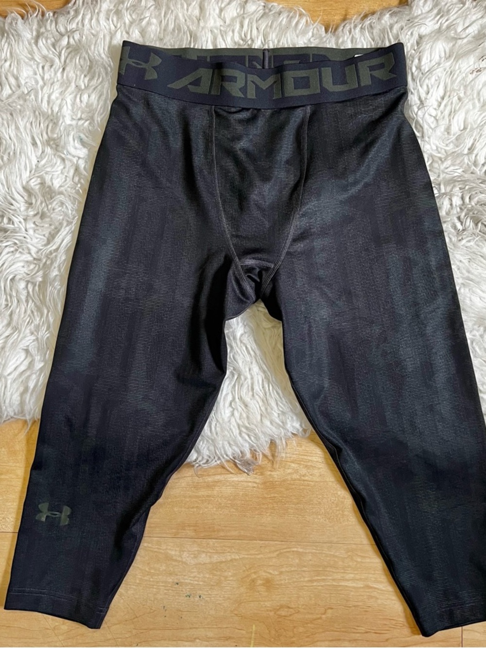 Under Armour Black Performance Compression Capri Leggings